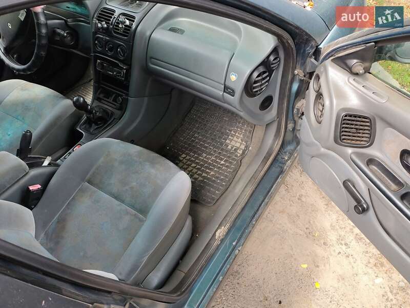 Ліфтбек Renault Laguna 1998 в Дніпрі