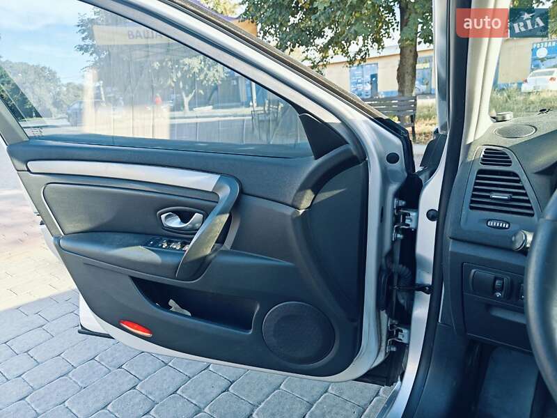 Лифтбек Renault Laguna 2009 в Полтаве фото 12 Лифтбек Renault Laguna 2009 в Полтаве