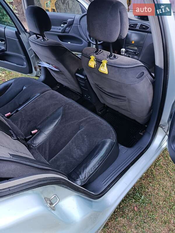 Универсал Renault Laguna 2004 в Черновцах