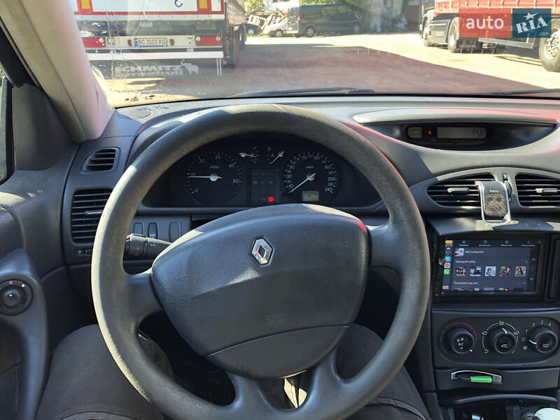 Ліфтбек Renault Laguna 2004 в Львові