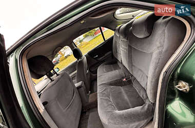 Лифтбек Renault Laguna 2001 в 