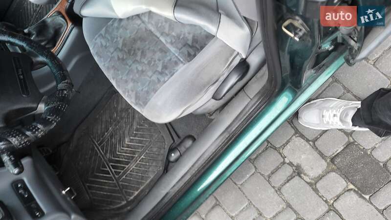 Лифтбек Renault Laguna 1996 в Каневе