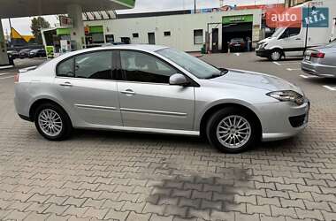 Лифтбек Renault Laguna 2011 в 