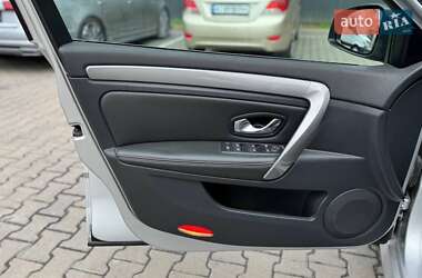 Лифтбек Renault Laguna 2011 в 