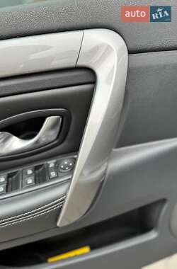 Лифтбек Renault Laguna 2011 в 