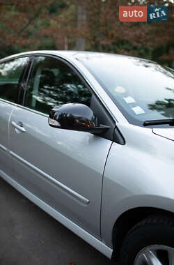 Ліфтбек Renault Laguna 2010 в 