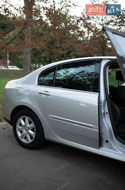 Ліфтбек Renault Laguna 2010 в 