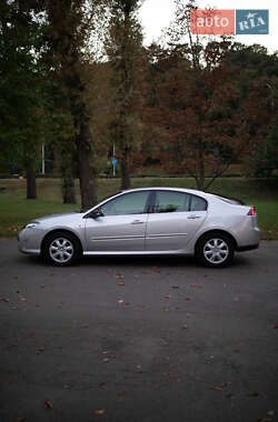 Ліфтбек Renault Laguna 2010 в 