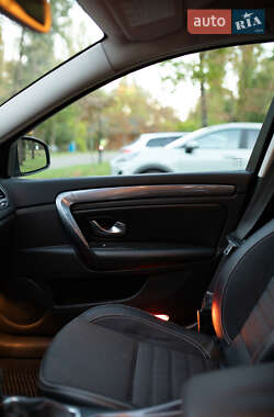 Ліфтбек Renault Laguna 2010 в 
