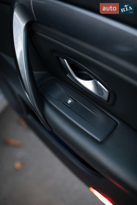 Лифтбек Renault Laguna 2010 в Киеве фото 43 Лифтбек Renault Laguna 2010 в Киеве