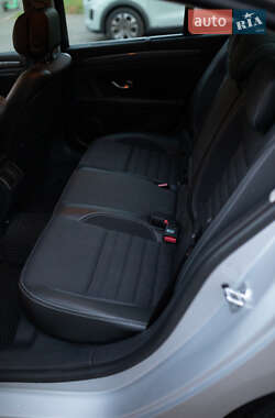 Ліфтбек Renault Laguna 2010 в 
