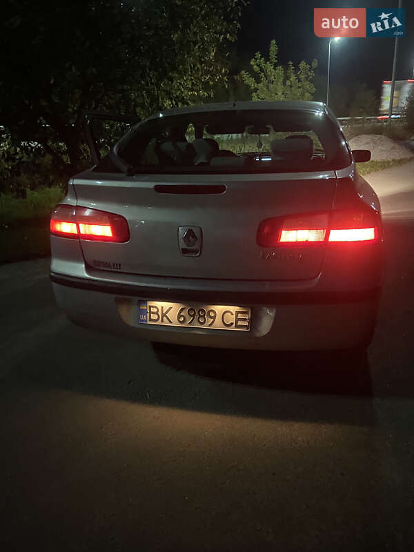 Лифтбек Renault Laguna 2002 в Ровно
