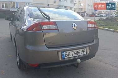 Лифтбек Renault Laguna 2011 в 