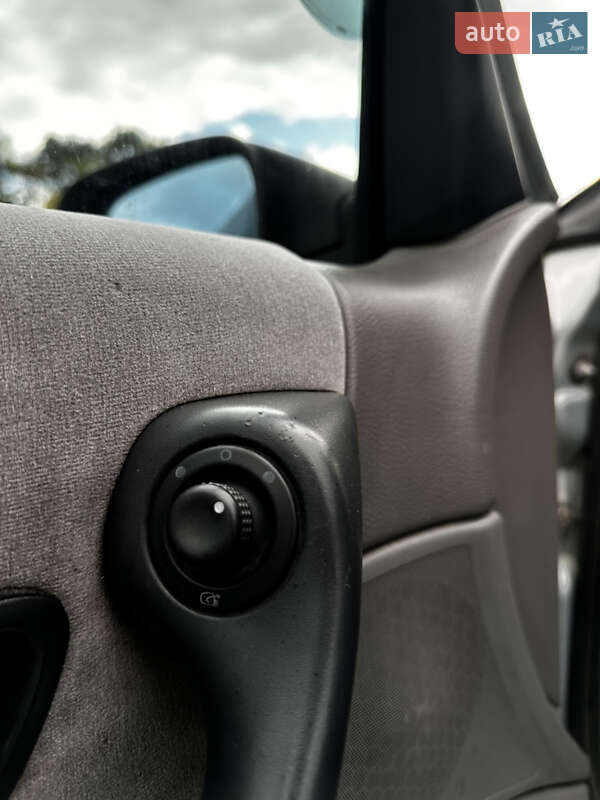 Лифтбек Renault Laguna 2002 в Луцке
