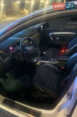 Ліфтбек Renault Laguna 2012 в 