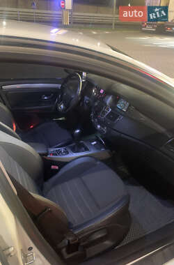 Ліфтбек Renault Laguna 2012 в 