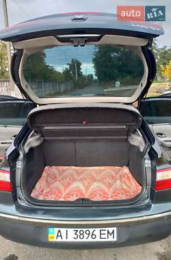 Ліфтбек Renault Laguna 2004 в  фото 8 Ліфтбек Renault Laguna 2004 в