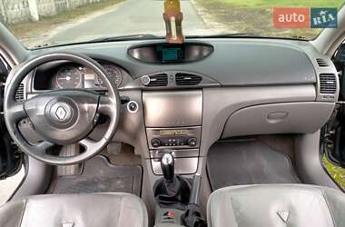 Ліфтбек Renault Laguna 2004 в  фото 20 Ліфтбек Renault Laguna 2004 в