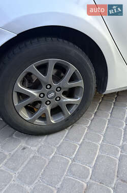 Лифтбек Renault Laguna 2011 в 