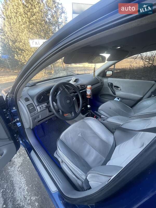 Лифтбек Renault Laguna 2003 в Тернополе