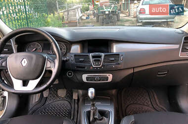 Ліфтбек Renault Laguna 2014 в  фото 5 Ліфтбек Renault Laguna 2014 в