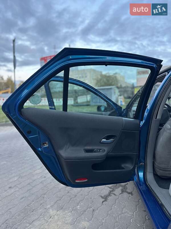 Ліфтбек Renault Laguna 2001 в Львові фото 13 Ліфтбек Renault Laguna 2001 в Львові