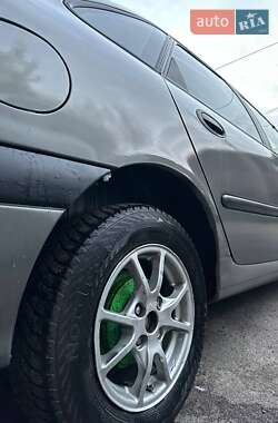 Ліфтбек Renault Laguna 1996 в 