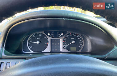 Ліфтбек Renault Laguna 2001 в  фото 20 Ліфтбек Renault Laguna 2001 в