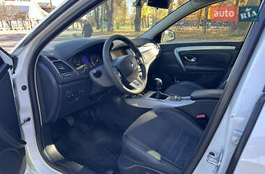 Універсал Renault Laguna 2011 в  фото 39 Універсал Renault Laguna 2011 в