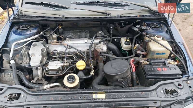 Универсал Renault Laguna 2000 в Березане