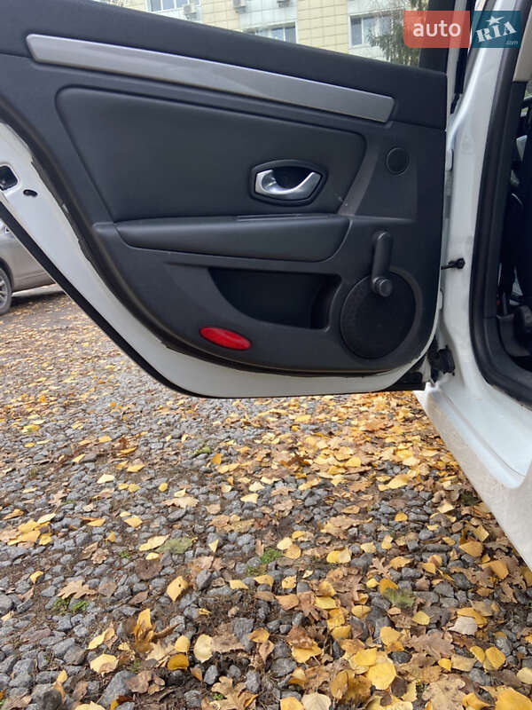 Универсал Renault Laguna 2011 в Полтаве фото 17 Универсал Renault Laguna 2011 в Полтаве