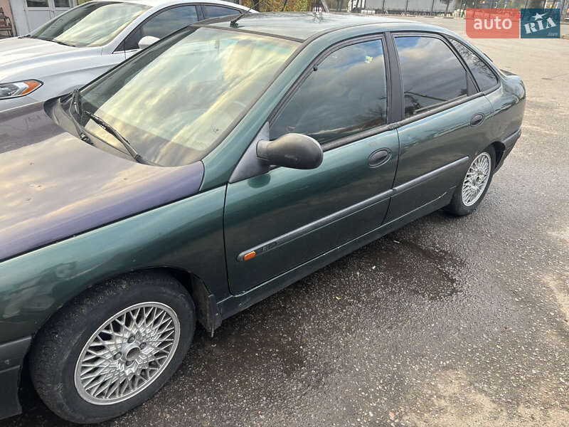 Ліфтбек Renault Laguna 1996 в Івано-Франківську