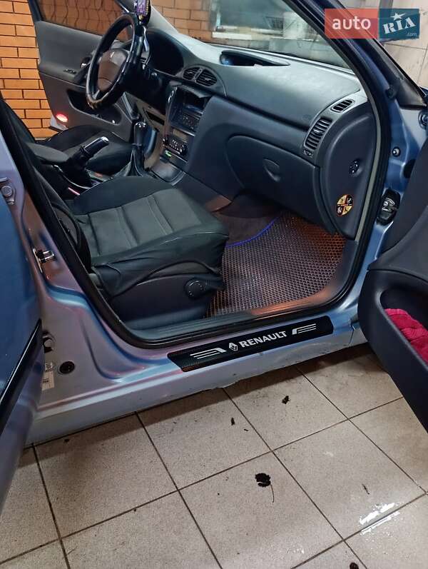 Лифтбек Renault Laguna 2003 в Ромнах фото 5 Лифтбек Renault Laguna 2003 в Ромнах
