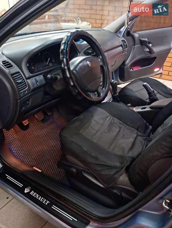 Лифтбек Renault Laguna 2003 в Ромнах фото 7 Лифтбек Renault Laguna 2003 в Ромнах