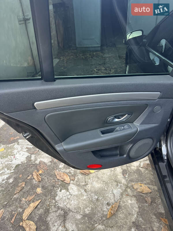 Универсал Renault Laguna 2014 в Хороле фото 11 Универсал Renault Laguna 2014 в Хороле