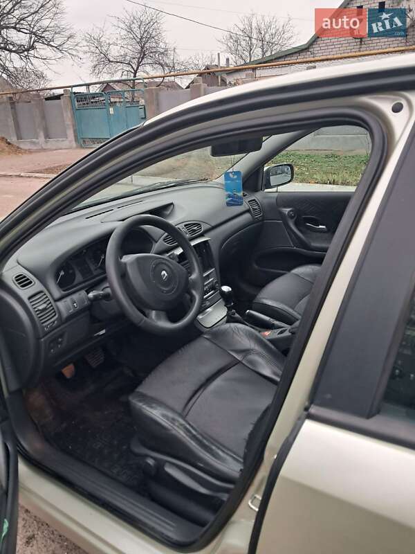 Лифтбек Renault Laguna 2001 в Великой Александровке