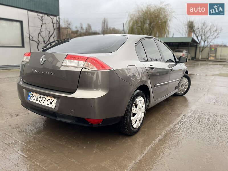 Лифтбек Renault Laguna 2008 в Теофиполе