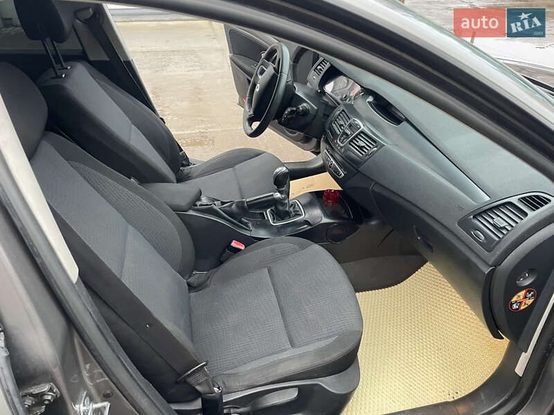 Лифтбек Renault Laguna 2008 в Теофиполе