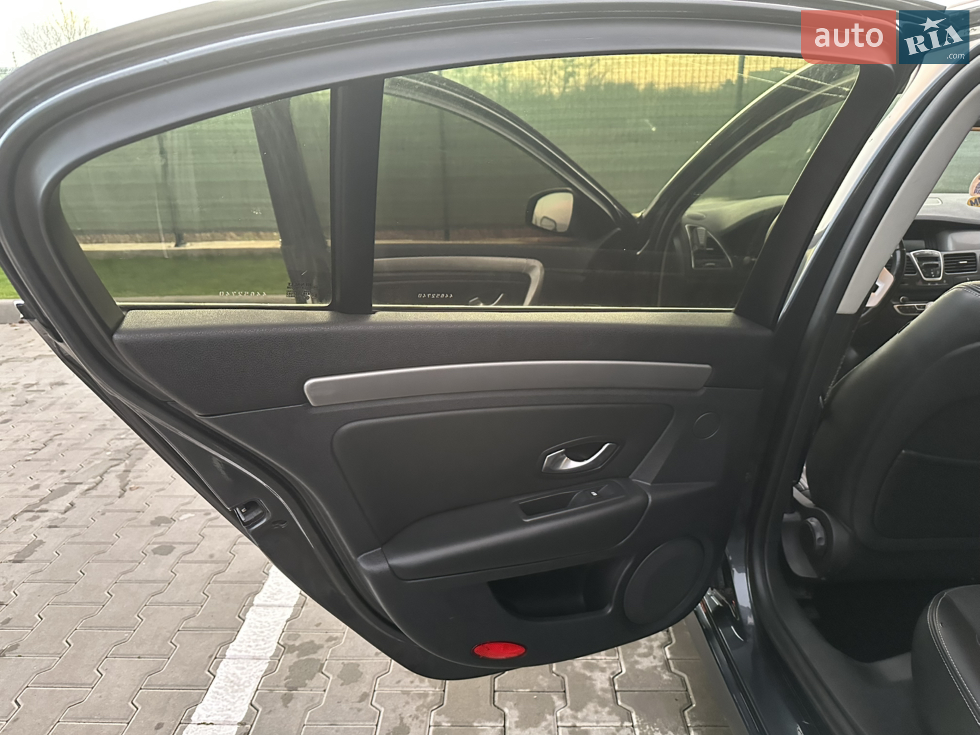 2010 Renault Laguna - мініатюра 27