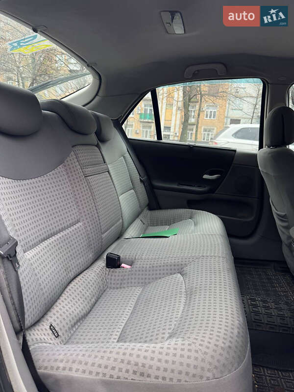 Лифтбек Renault Laguna 2003 в Киеве