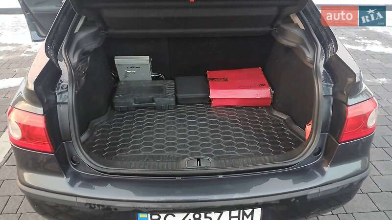 Лифтбек Renault Laguna 2005 в Самборе