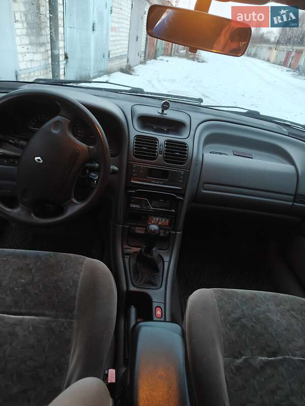 Лифтбек Renault Laguna 1997 в Вараше