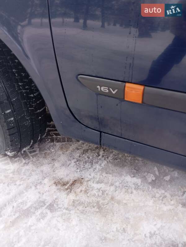 Лифтбек Renault Laguna 2003 в Мостиске