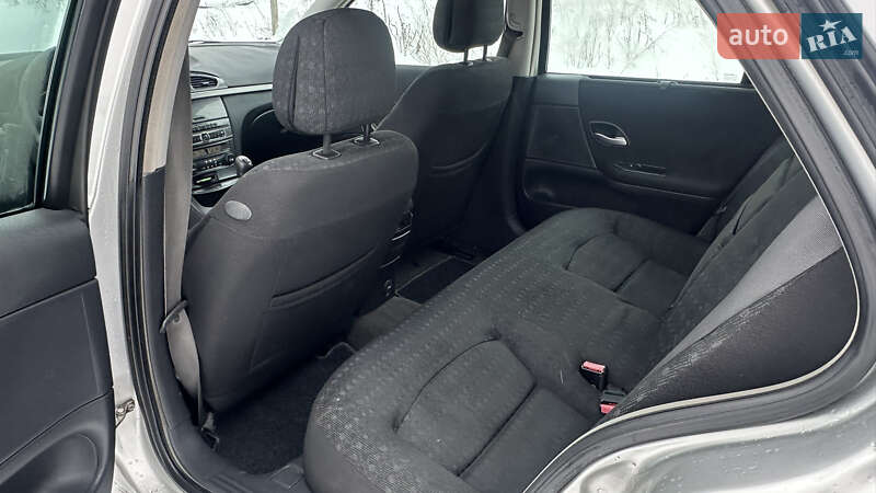 Ліфтбек Renault Laguna 2005 в Києві фото 18 Ліфтбек Renault Laguna 2005 в Києві