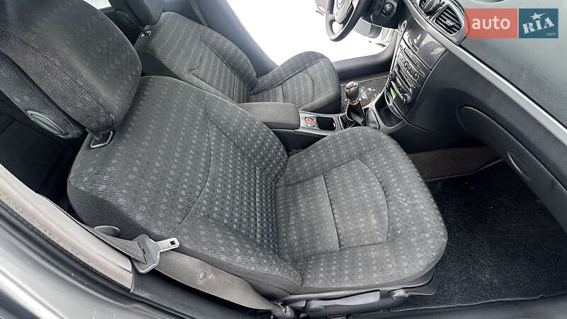 Ліфтбек Renault Laguna 2005 в Києві фото 28 Ліфтбек Renault Laguna 2005 в Києві