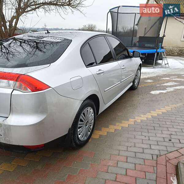 Ліфтбек Renault Laguna 2009 в Чернівцях