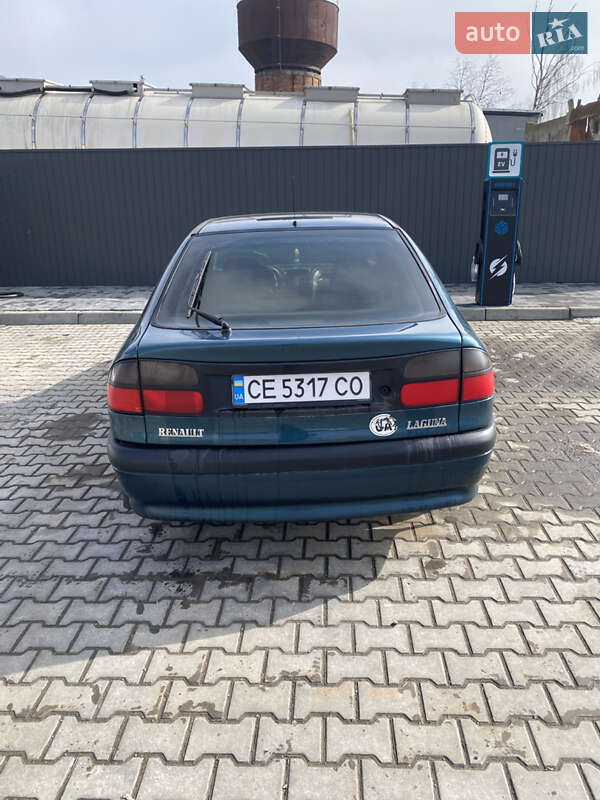 Ліфтбек Renault Laguna 1995 в Чернівцях