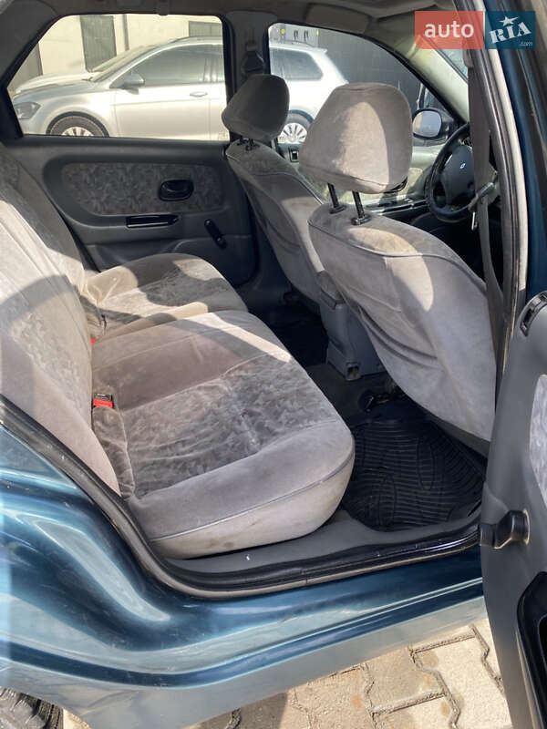 Ліфтбек Renault Laguna 1995 в Чернівцях