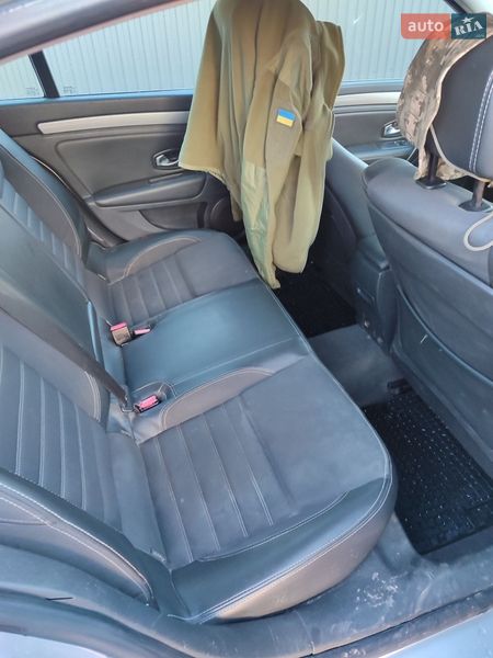 Ліфтбек Renault Laguna 2011 в Сарнах