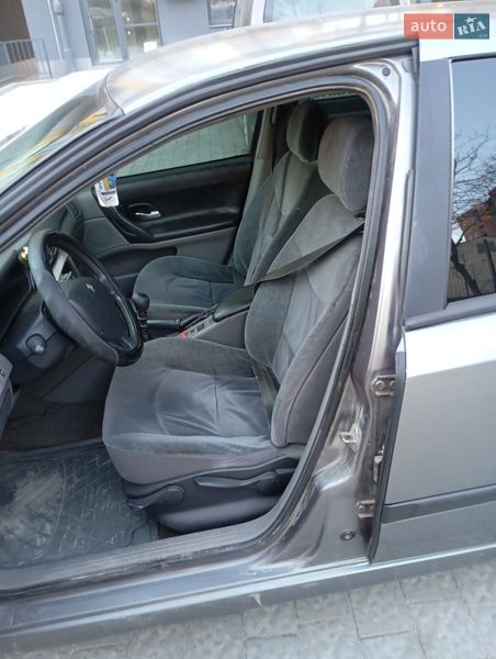 Лифтбек Renault Laguna 2001 в Львове